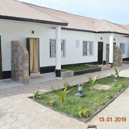 Sukuta Nema Guest House Banjul Eksteriør billede