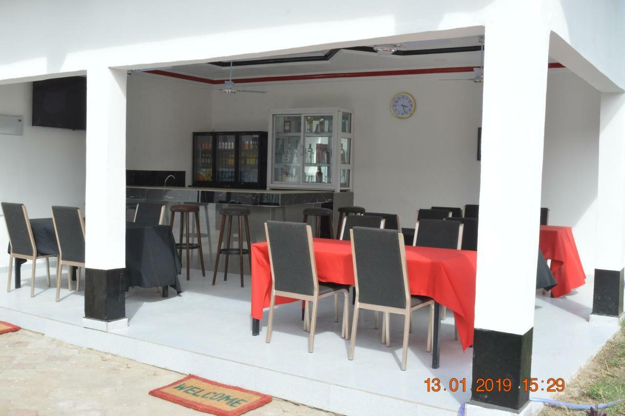 Sukuta Nema Guest House Banjul Eksteriør billede