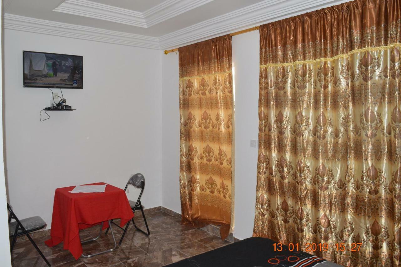 Sukuta Nema Guest House Banjul Eksteriør billede