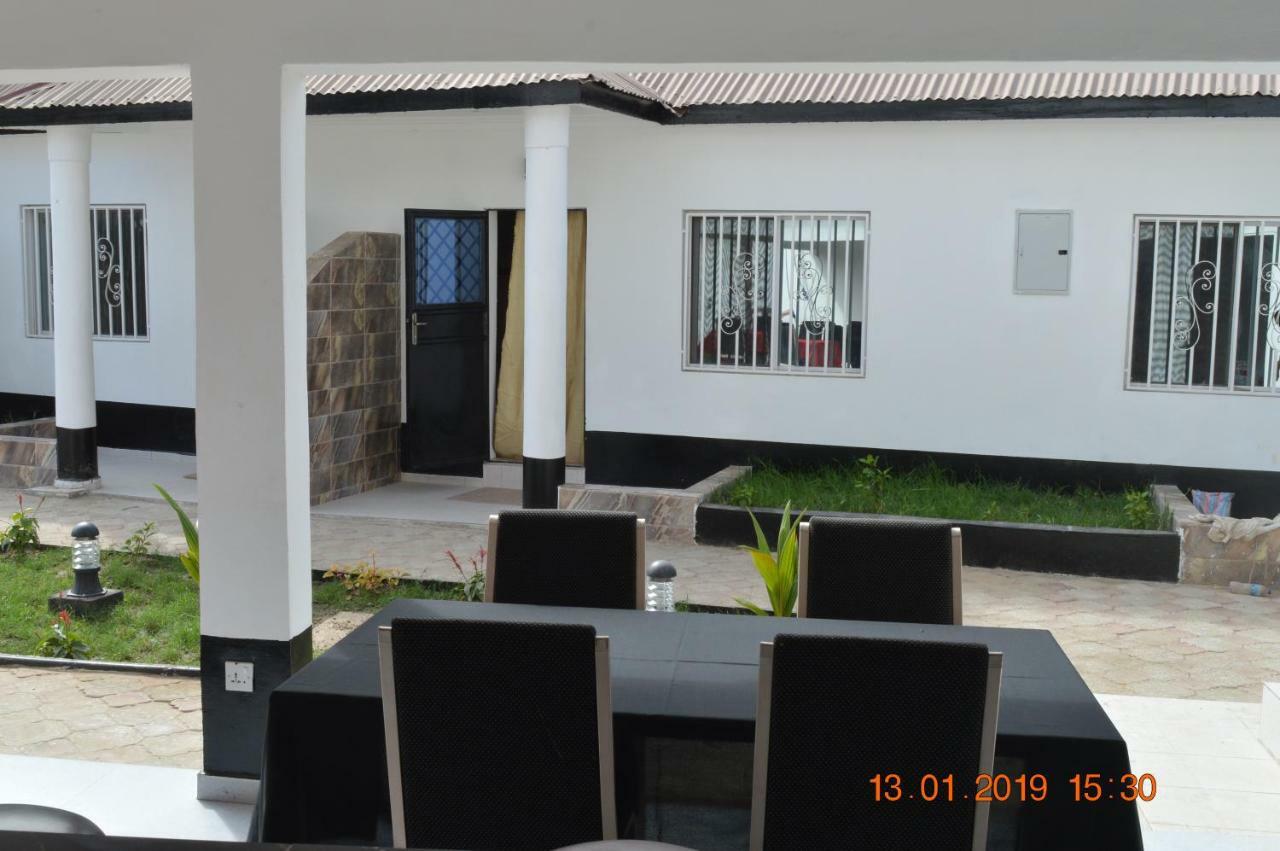 Sukuta Nema Guest House Banjul Eksteriør billede