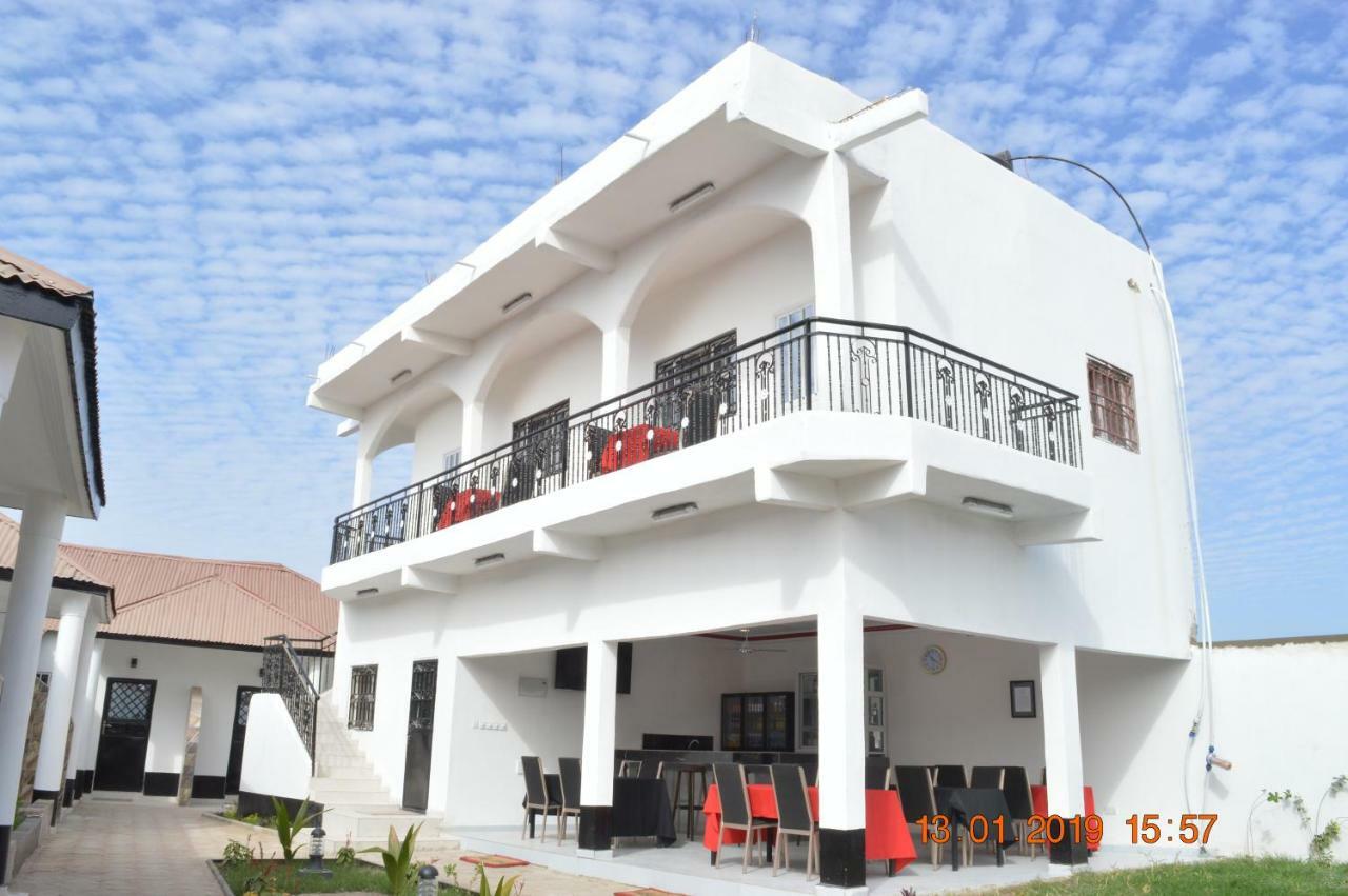 Sukuta Nema Guest House Banjul Eksteriør billede